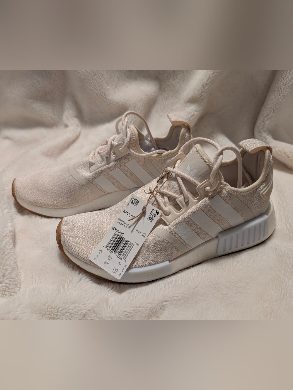 ✨ NEW Adidas NMD_R1 Off-White Sneakers – Men’s Size 7 New with Box ✨